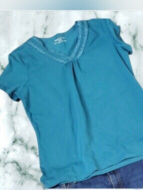 Basic Editions V-Neck Shirt Lace Trim size XL